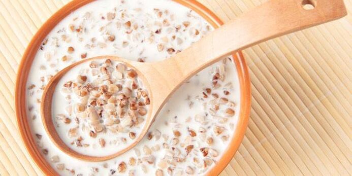 Buckwheat Diät mat Mëllech